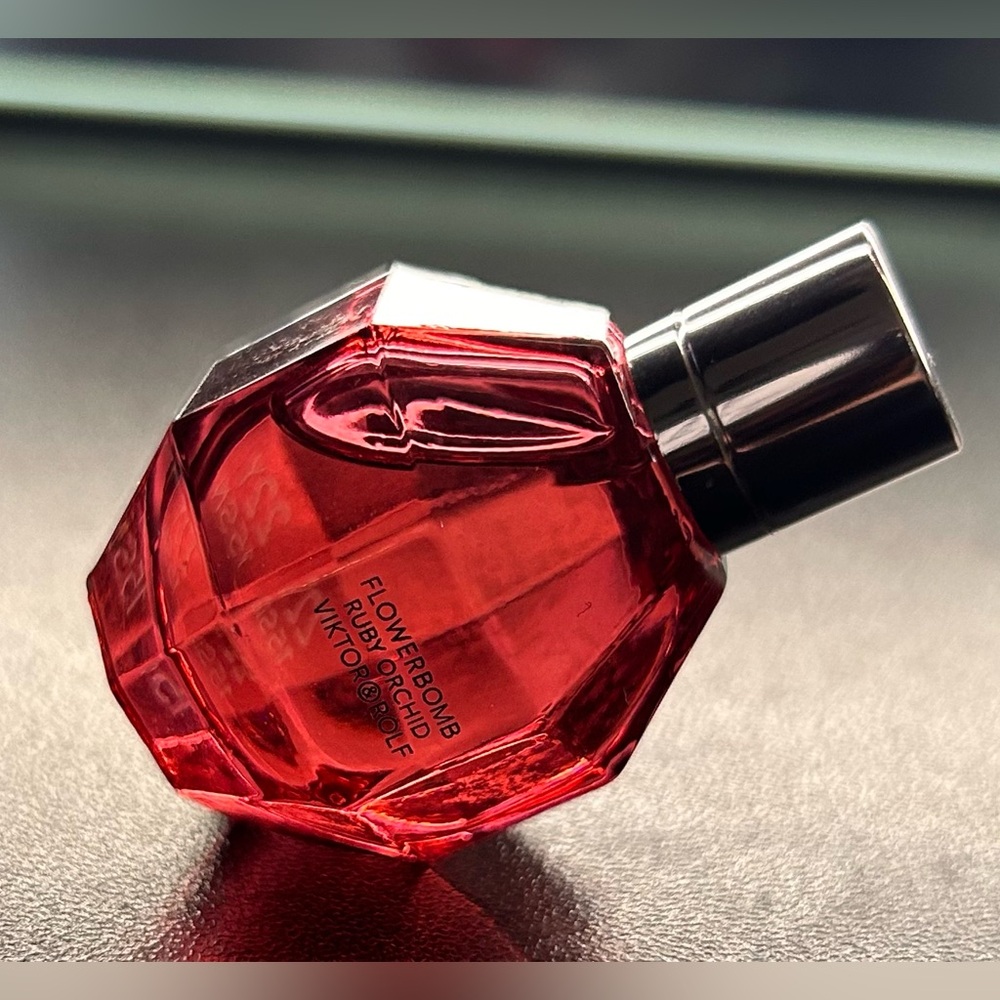 Viktor & Rolf Flowerbomb Ruby Orchid